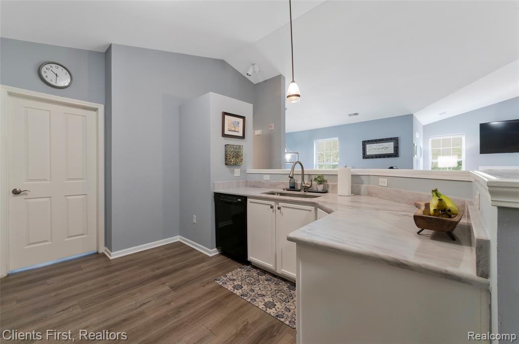 4208 Berkeley Avenue, Canton, MI 48188 — Photo 11
