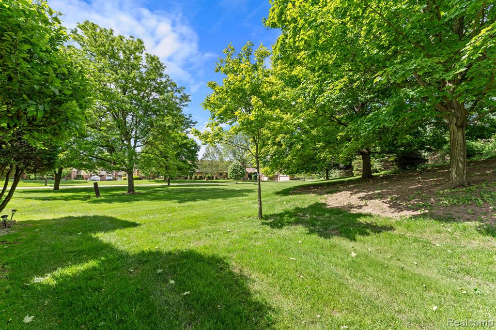 3702 Old Creek Road, Troy, MI 48084 — Photo 33