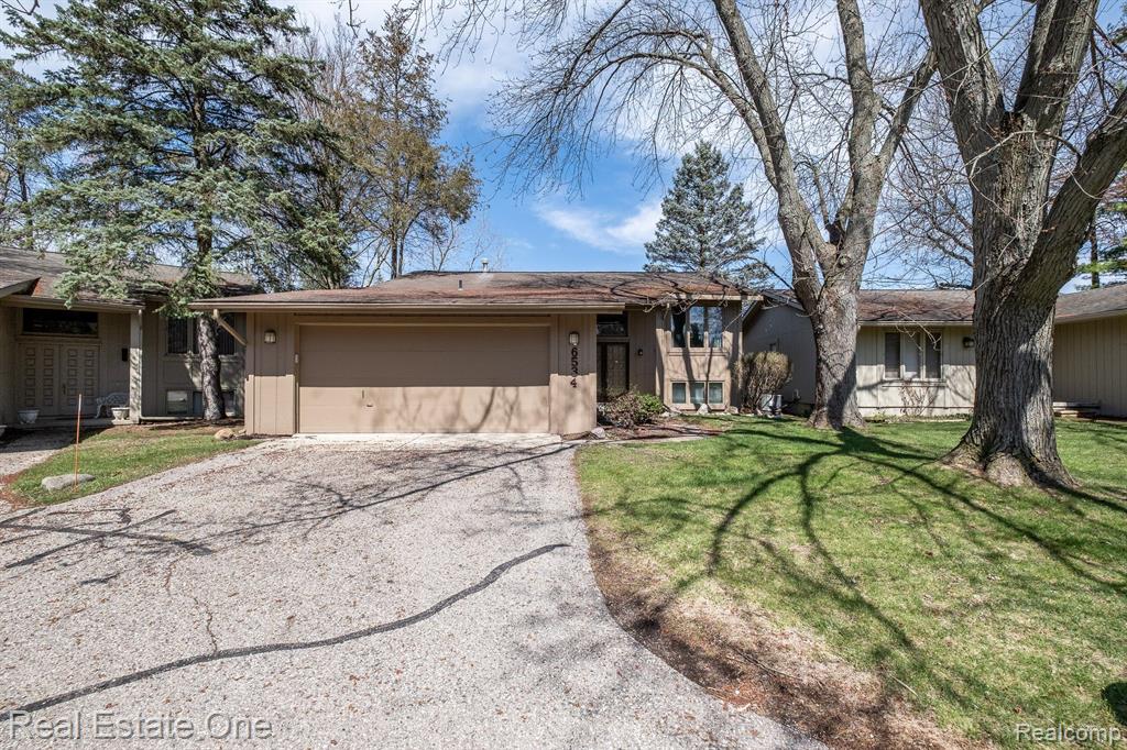 6534 RED CEDAR Lane, West Bloomfield, MI 48324 — Photo 2