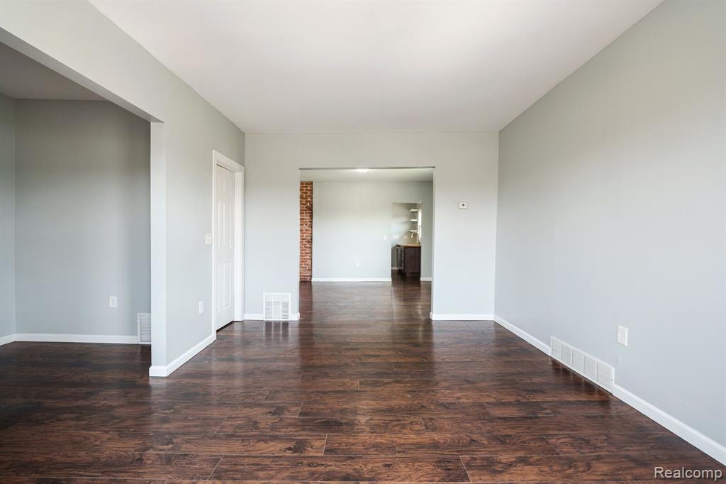 647 E BETHUNE Street, Detroit, MI 48202 — Photo 7