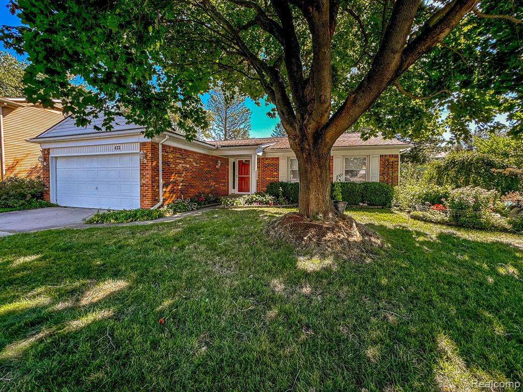 422 THORNEHILL Trail, Oxford, MI 48371 — Photo 30