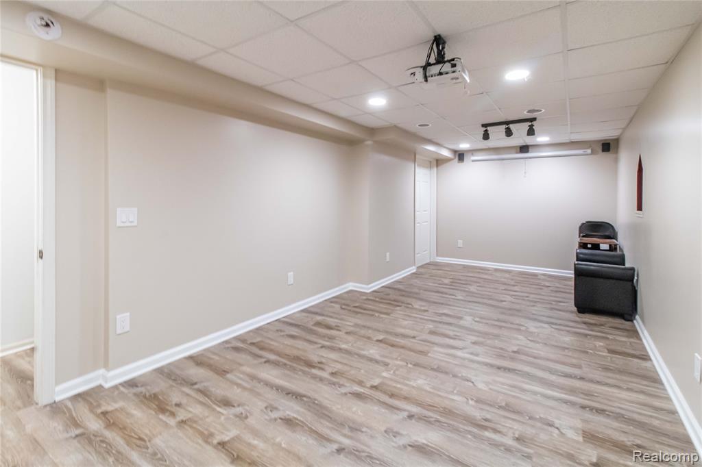 47302 Butler Lane, Novi, MI — Photo 45