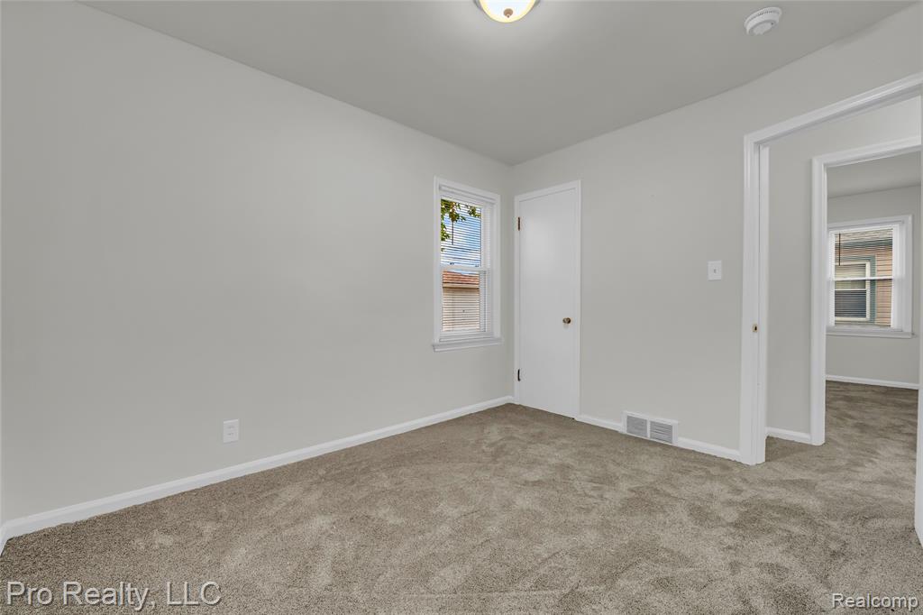 650 CLEOPHUS Parkway, Lincoln Park, MI 48146 — Photo 14
