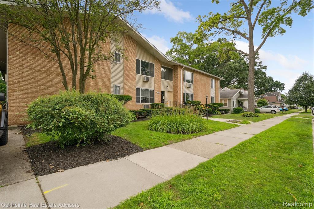 500 E Maplehurst Street, Ferndale, MI 48220 — front exterior
