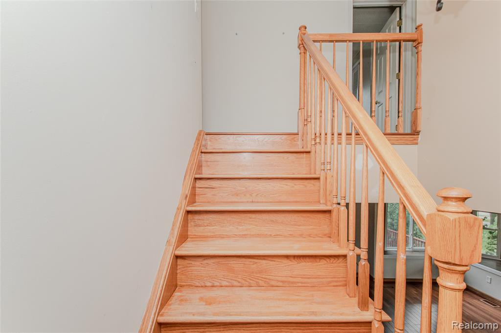 9042 Gale Road, White Lake, MI — Photo 28