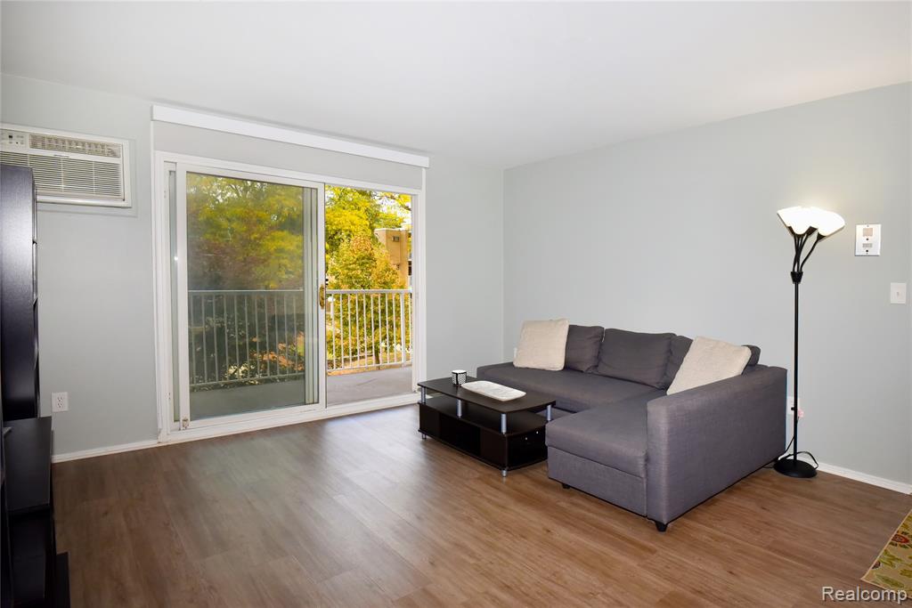 4909 Crooks Road, C7, Royal Oak, MI 48073 — Photo 3