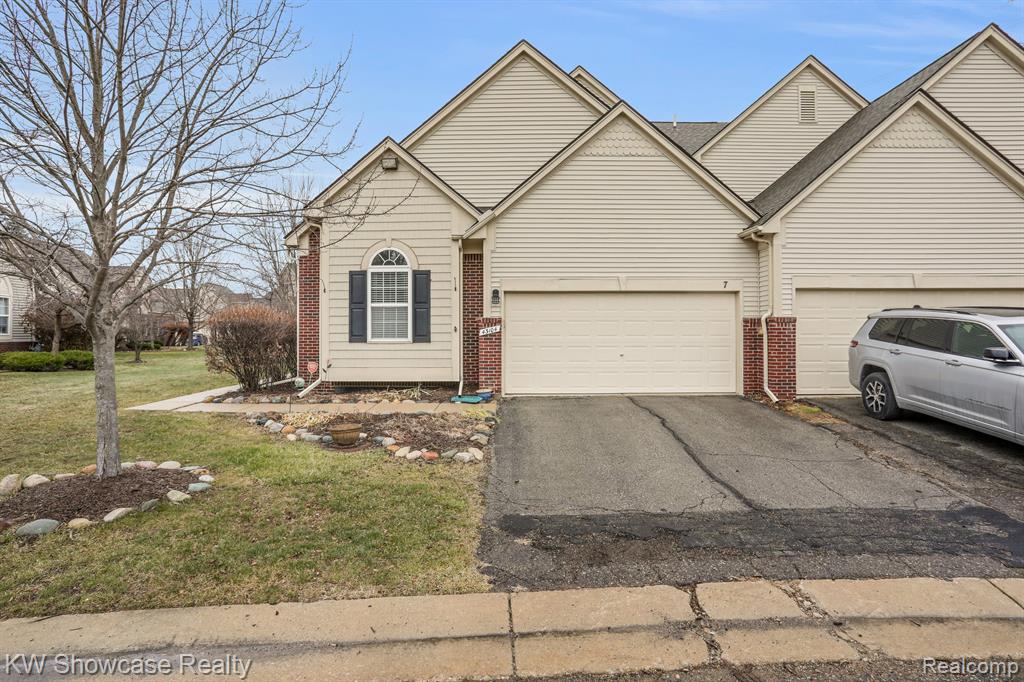 43104 PROVIDENCE Lane, Canton, MI 48188 — Photo 4