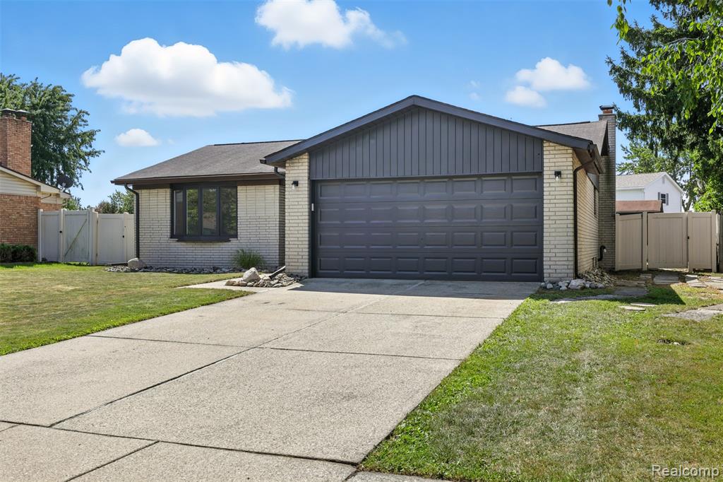 27216 Roney Avenue, Brownstown, MI 48183 — Photo 3