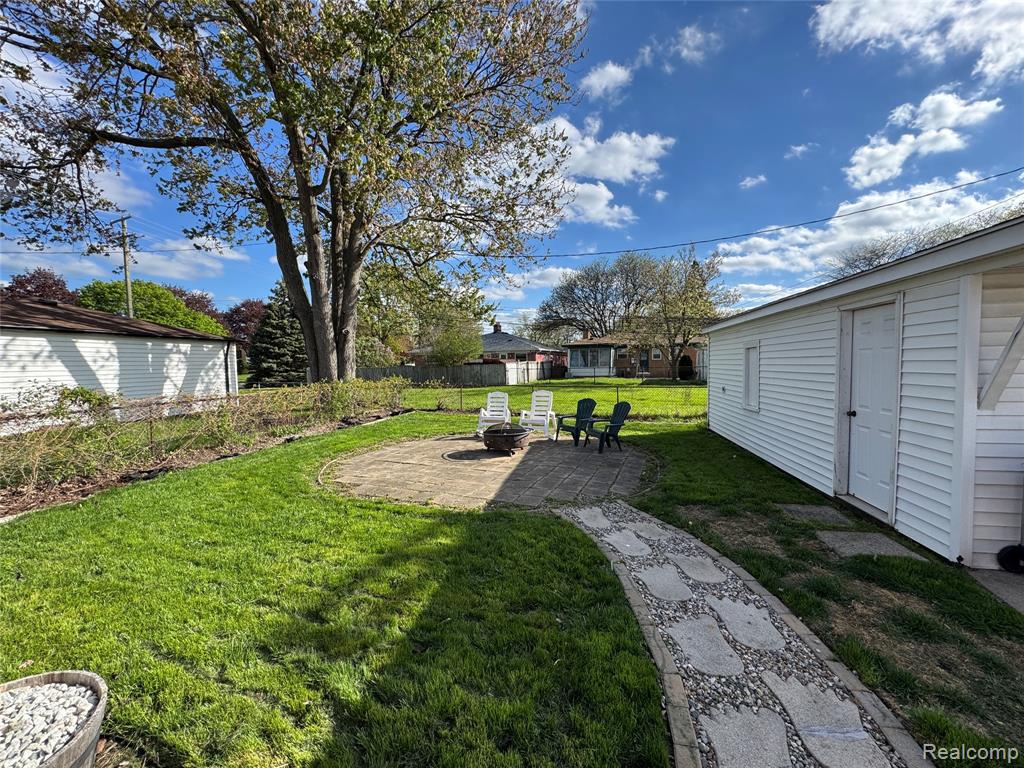 19156 Ash Avenue, Eastpointe, MI 48021 — Photo 10