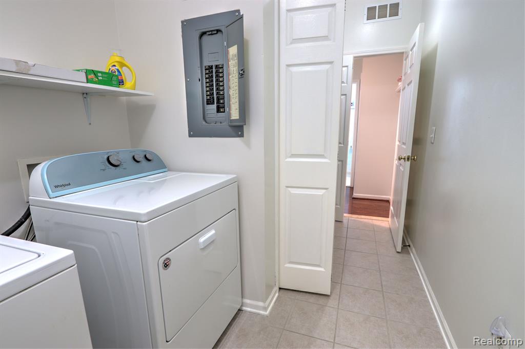 23074 FAIRLANE Boulevard, 6, Woodhaven, MI 48183 — Photo 26