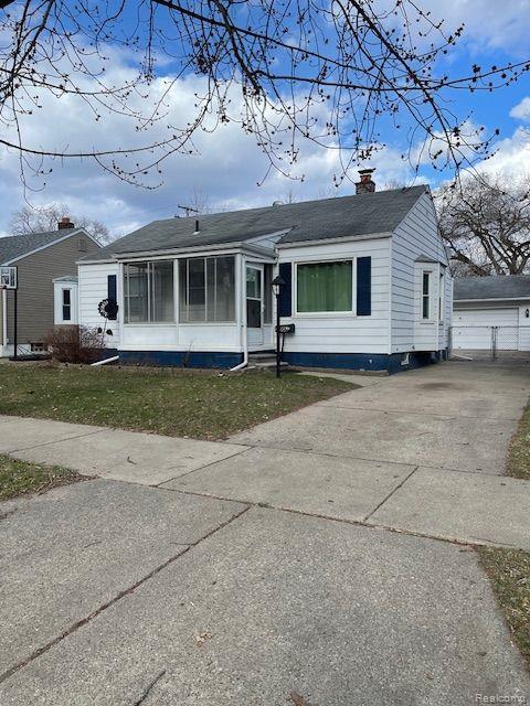 9950 TECUMSEH, Redford, MI 48239 — front exterior