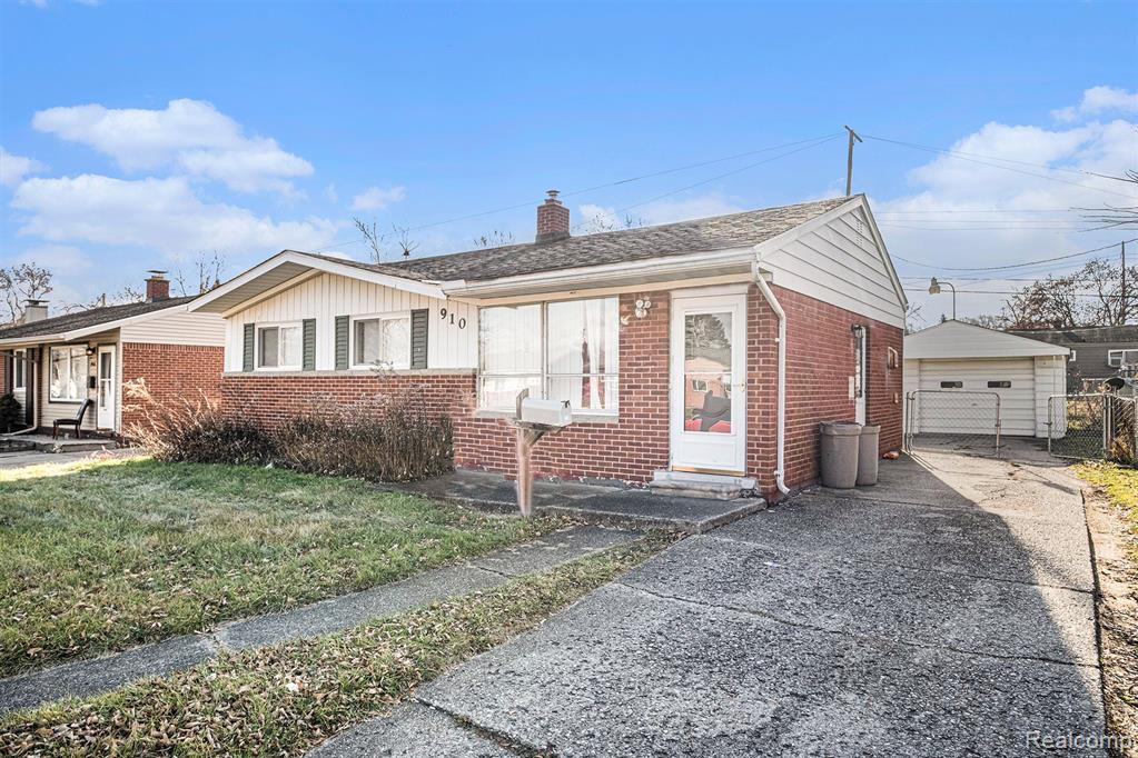 910 Dell Avenue, Flint, MI 48507 — Photo 4