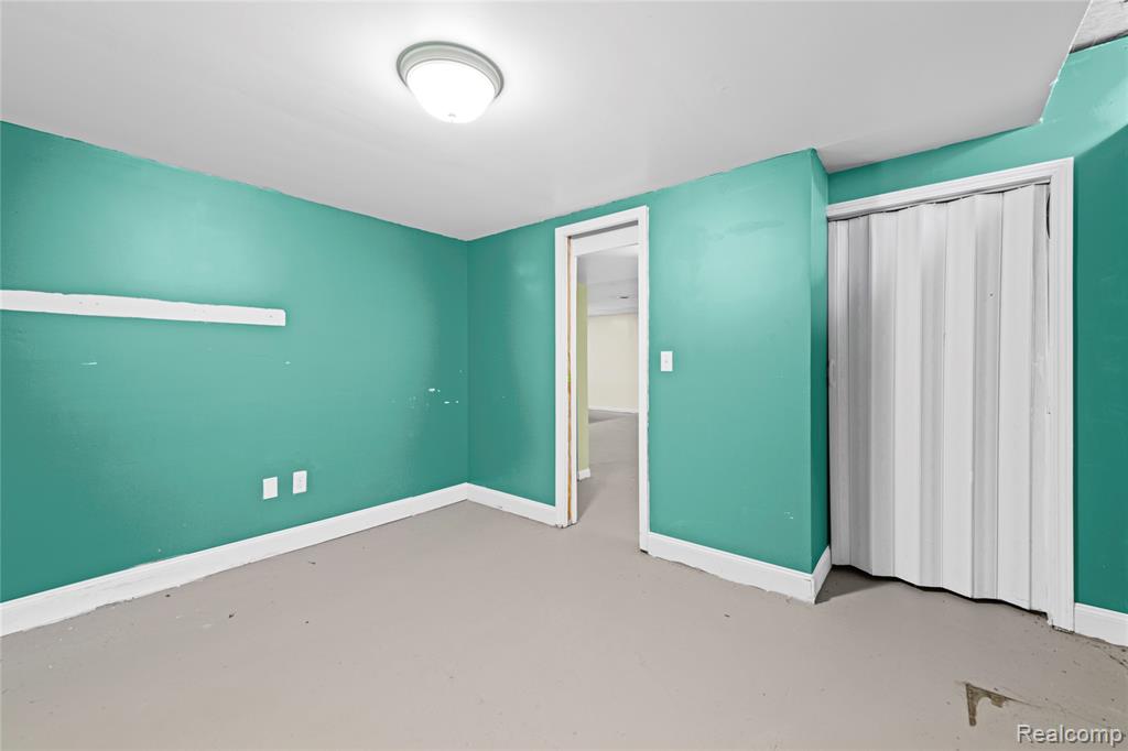 22356 Woodstock Court, Woodhaven, MI 48183 — Photo 24