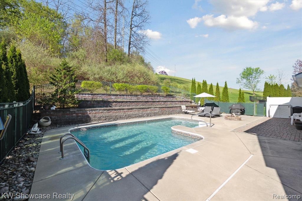870 Chatham Drive, Milford, MI 48381 — Photo 55
