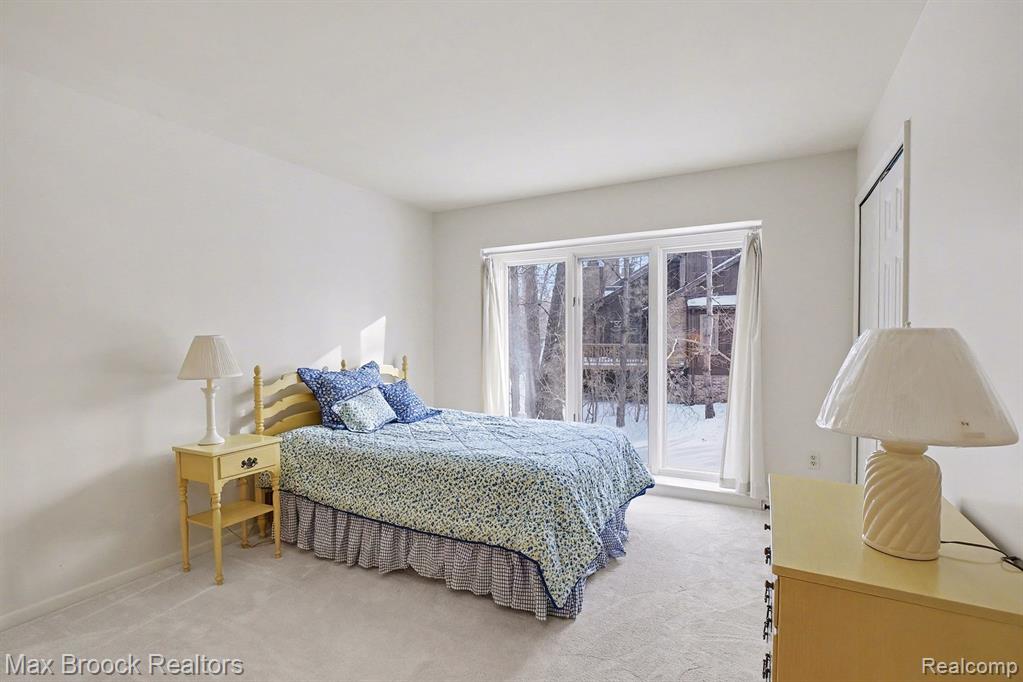 23745 Ravineview Court, Bingham Farms, MI 48025 — Photo 20