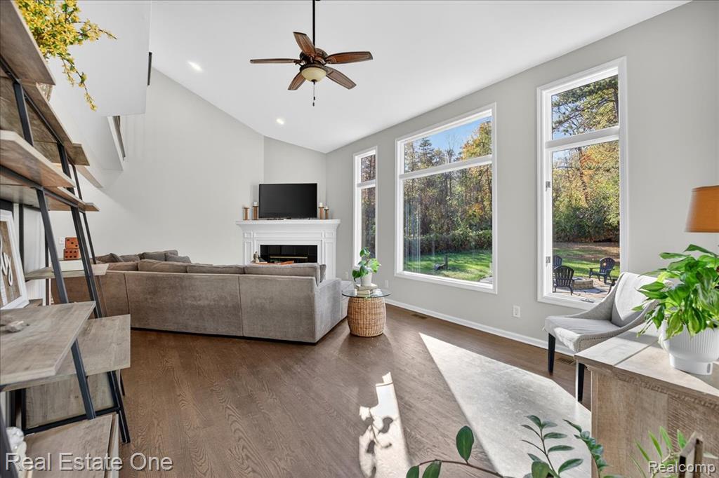 693 Knibbe Road, Lake Orion, MI 48362 — Photo 32