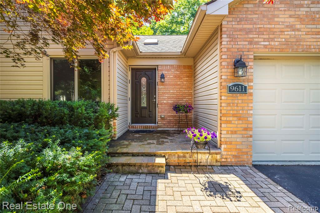 9611 Klais Road, Clarkston, MI 48348 — Photo 2