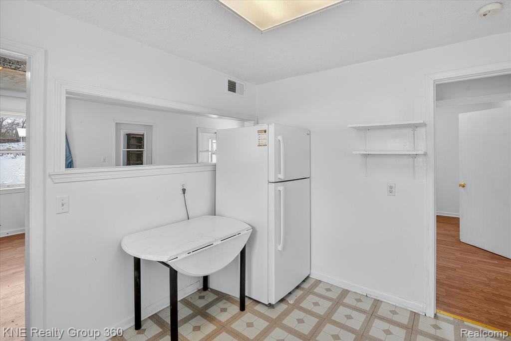 4928 Hughes Road, Lansing, MI 48910 — Photo 14