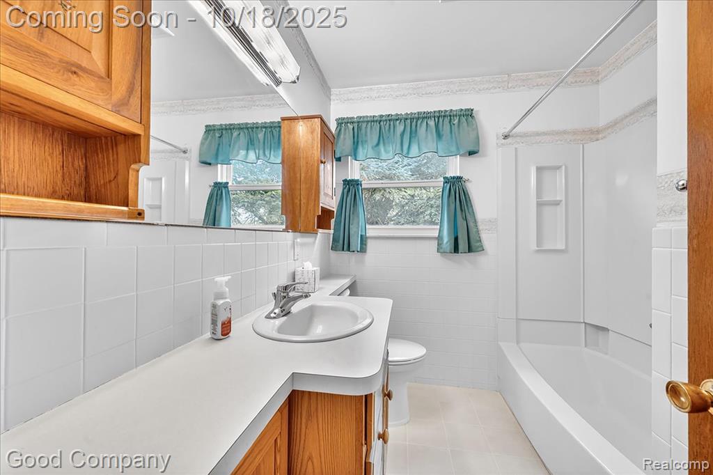 3209 Grange Hall Road, Holly, MI 48442 — Photo 10