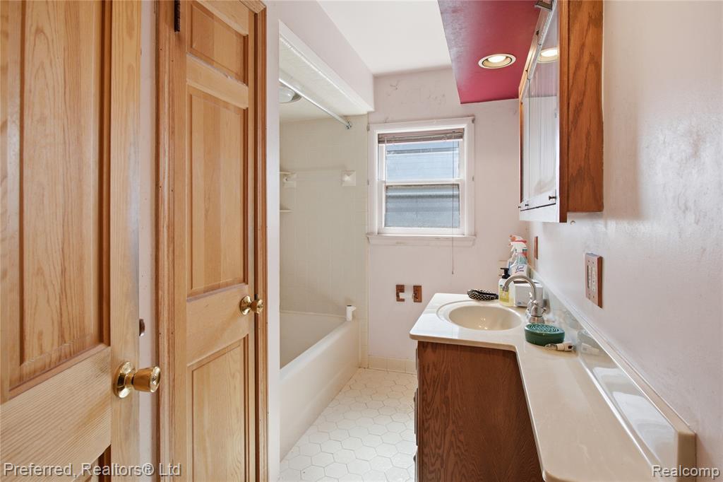 860 Palmer Street, Plymouth, MI 48170 — Photo 17