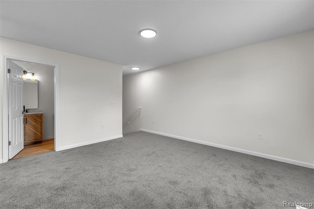8553 Shiawassee River Drive, Fowlerville, MI 48836 — Photo 21