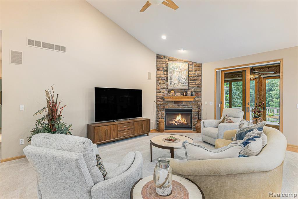 4301 Rolling Acres Drive, Hartland, MI 48353 — Photo 9