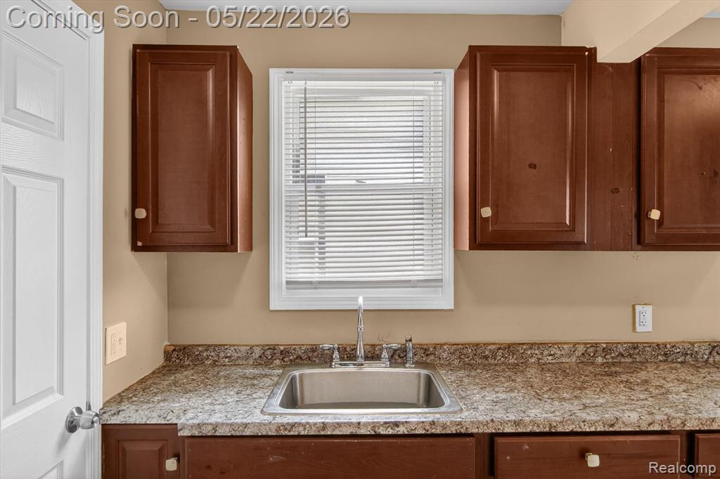 9160 Winthrop Street, Detroit, MI 48228 — Photo 16