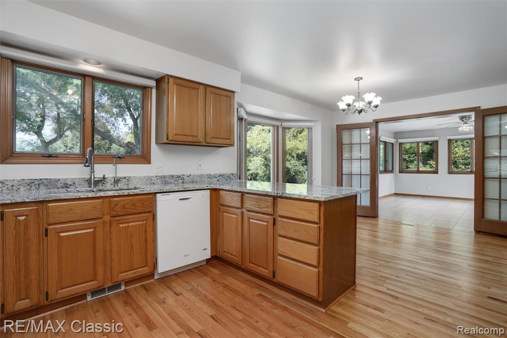 4150 Heatherwood Drive, Commerce Twp, MI 48382 — Photo 3