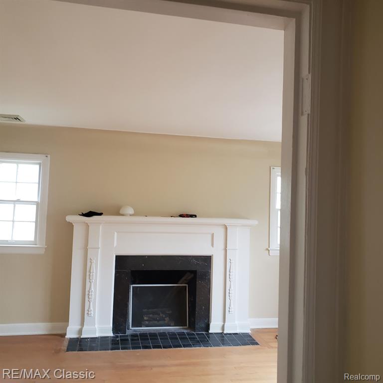16215 and 16217 Greenview Avenue, Detroit, MI 48219 — Photo 3