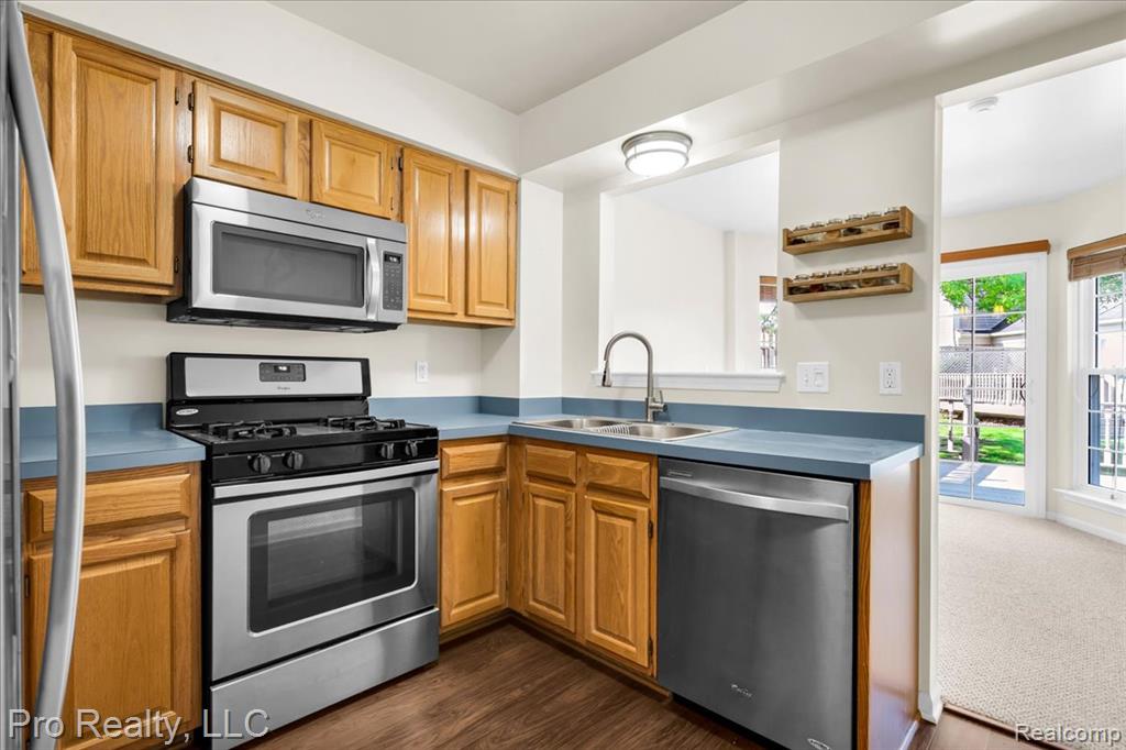 4000 Hunters Circle E, 137, Canton, MI 48188 — Photo 19