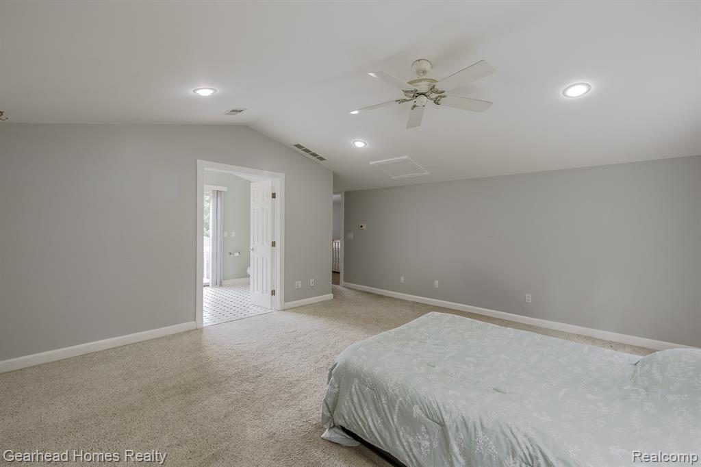 6296 Elizabeth Lake Road, Waterford, MI 48327 — Photo 51