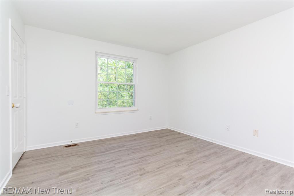 25935 Junction, Novi, MI — Photo 22