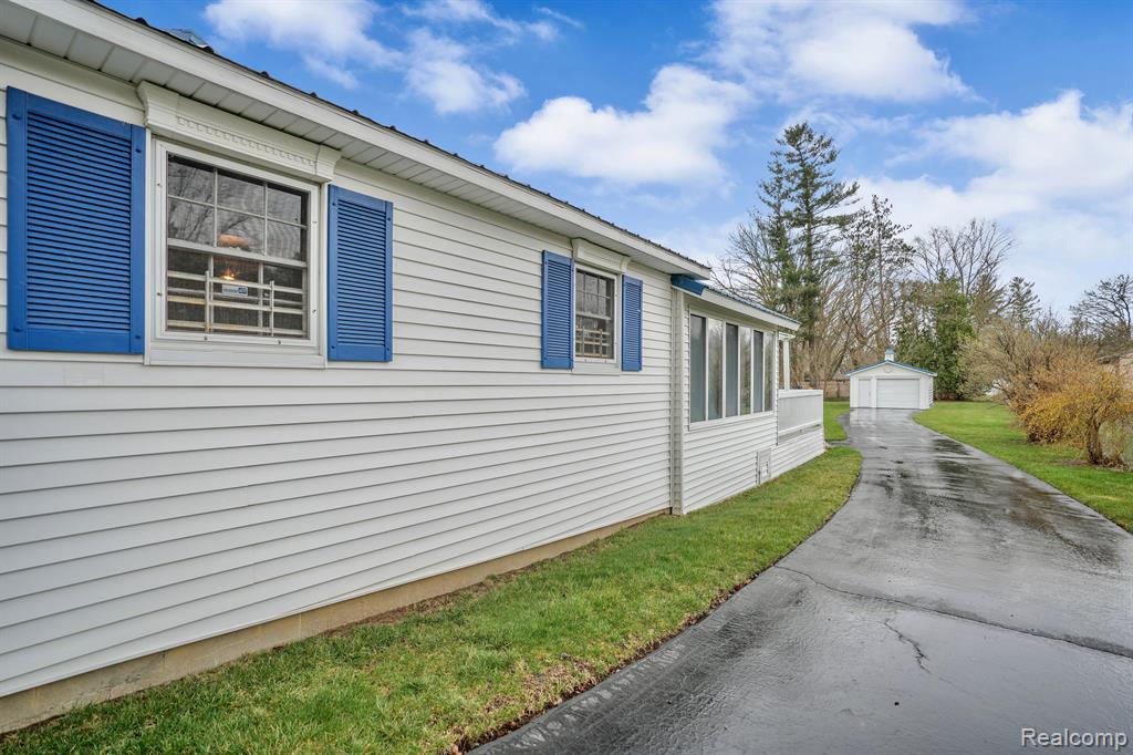 4304 Lapeer Road, Burton, MI 48509 — Photo 46