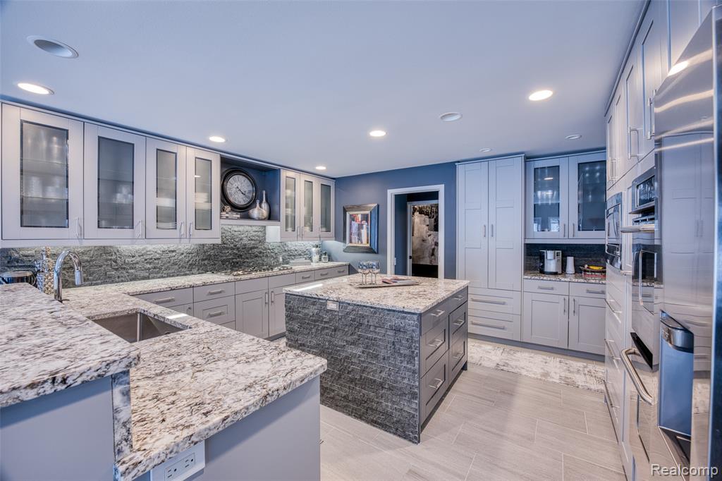 5292 Pond Bluff Drive, West Bloomfield, MI 48323 — Photo 30