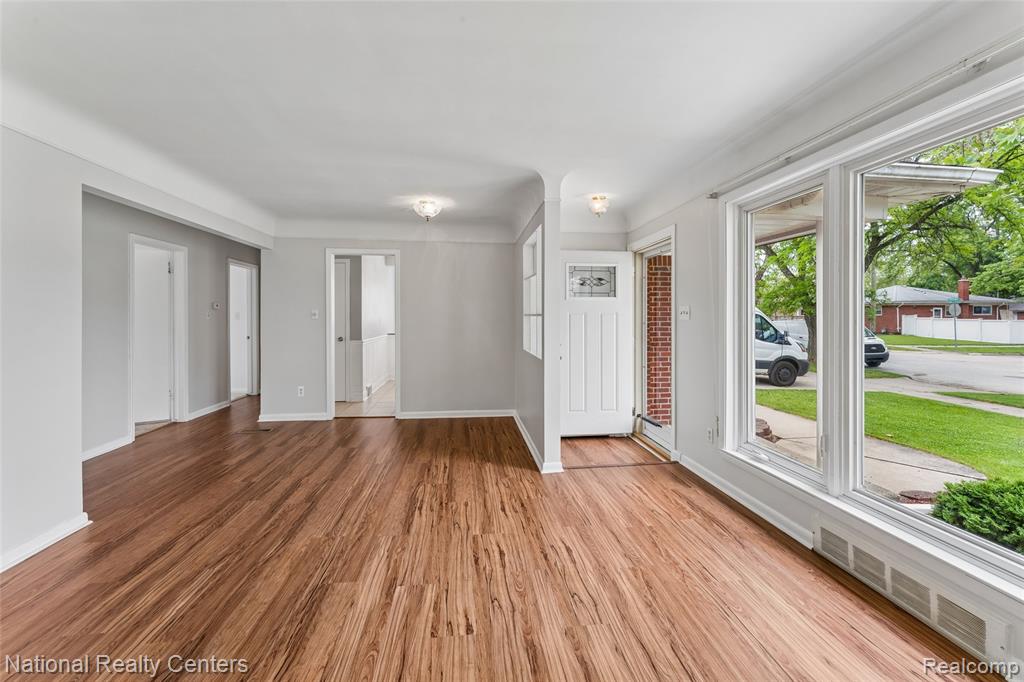 8108 Whitefield Street, Dearborn Heights, MI 48127 — Photo 2