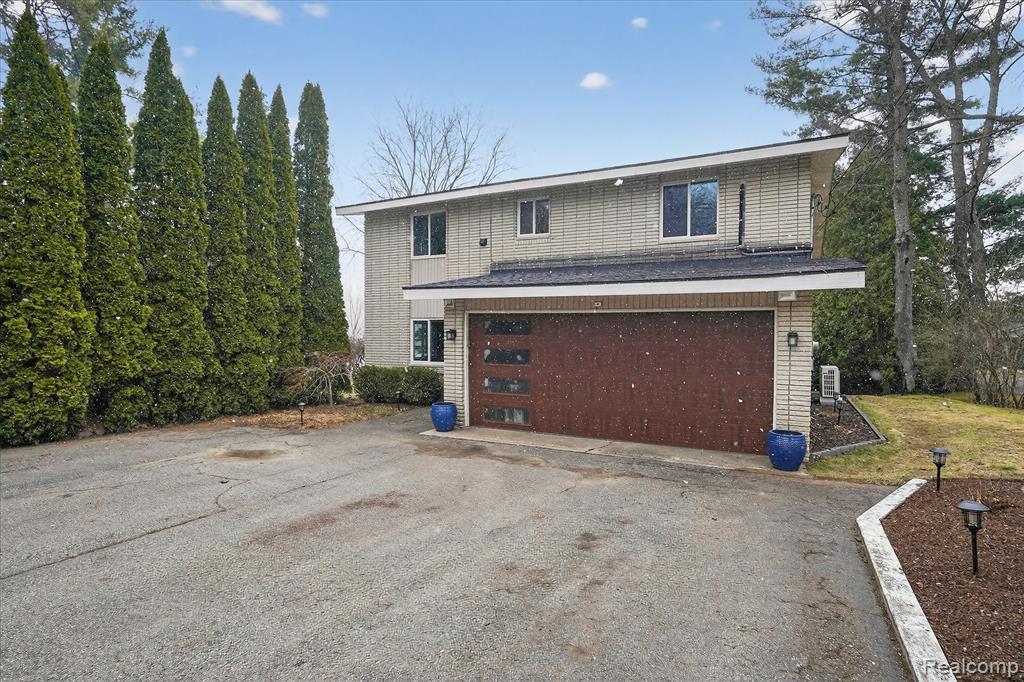 640 Sunset, White Lake, MI 48383 — Photo 2