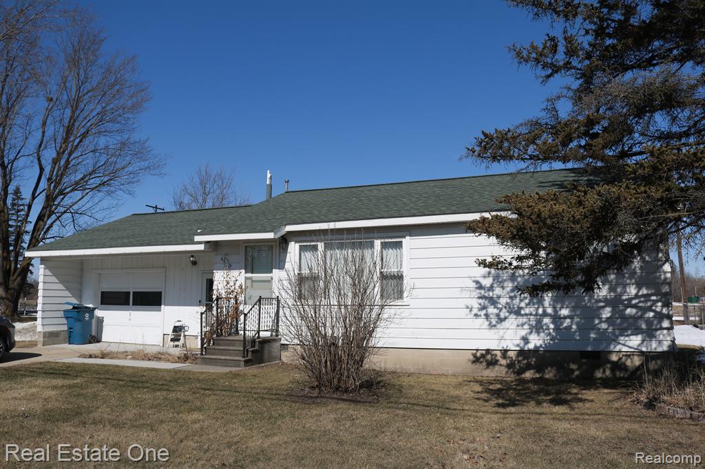 424 W CEDAR Street, Standish, MI 48658 — Photo 38