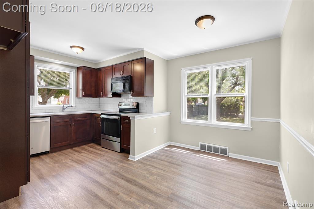 19296 Berden Street, Harper Woods, MI 48225 — Photo 4