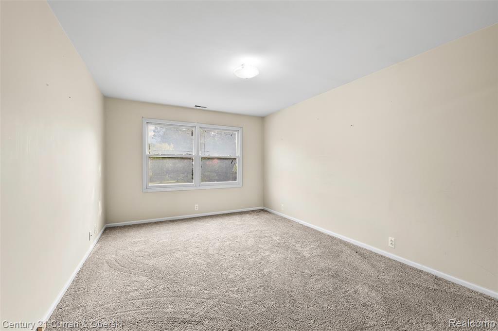 5237 Royal Vale Lane, Dearborn, MI 48126 — Photo 20