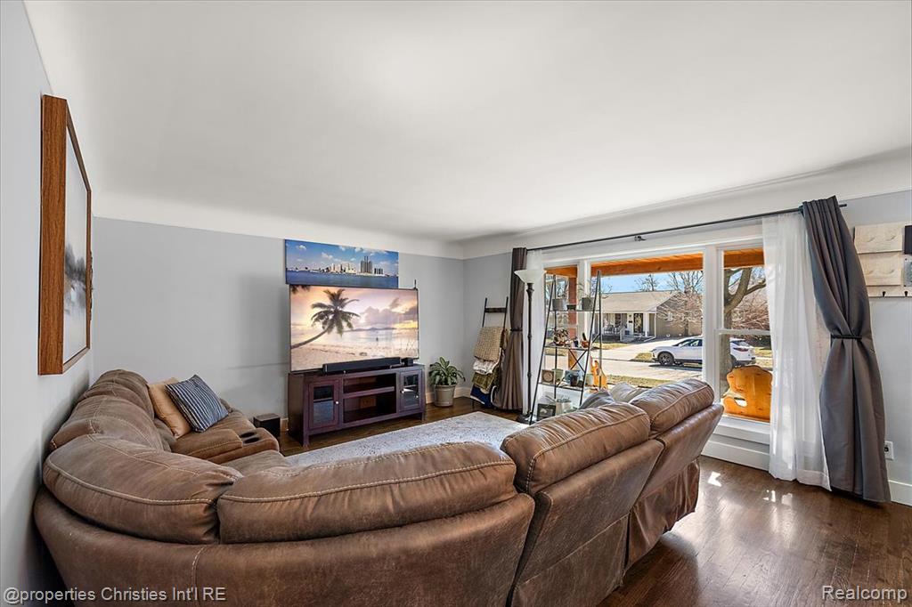816 W Baker Avenue, Clawson, MI — Photo 13