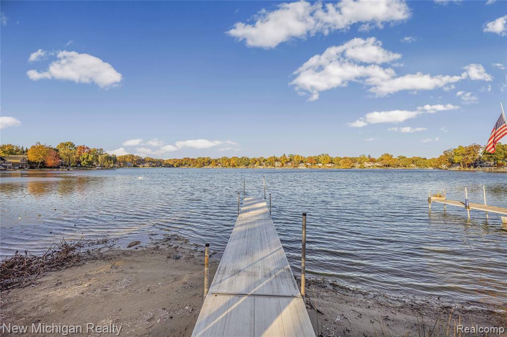 8665 Cooley Lake Road, Commerce Twp, MI 48382 — Photo 16