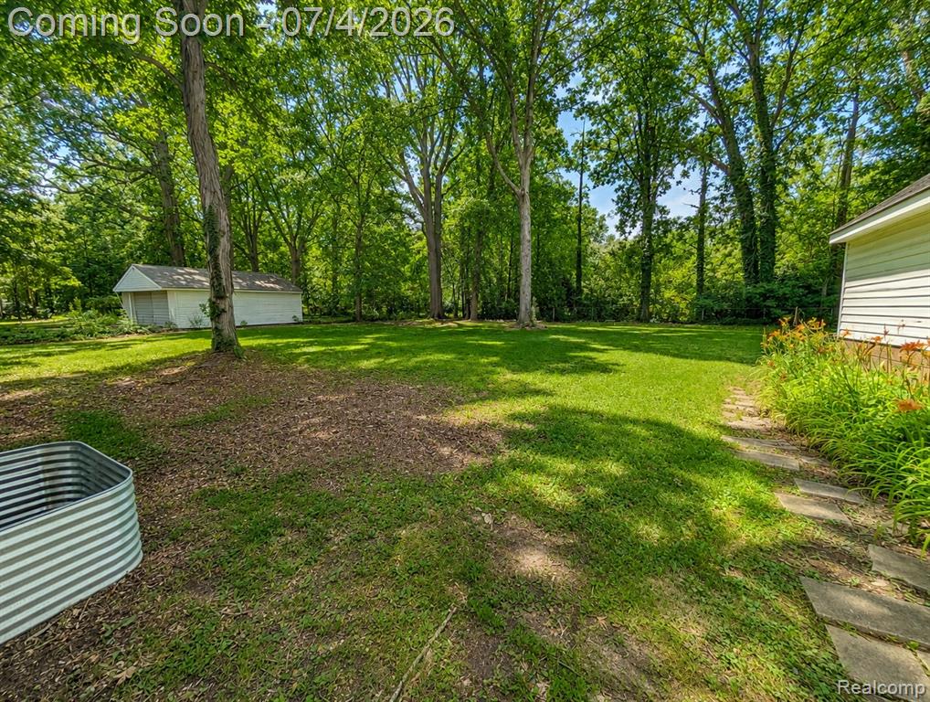 20552 Huntington Avenue, Harper Woods, MI 48225 — Photo 23