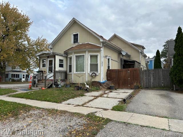 624 12th Street, Port Huron, MI 48060 — front exterior