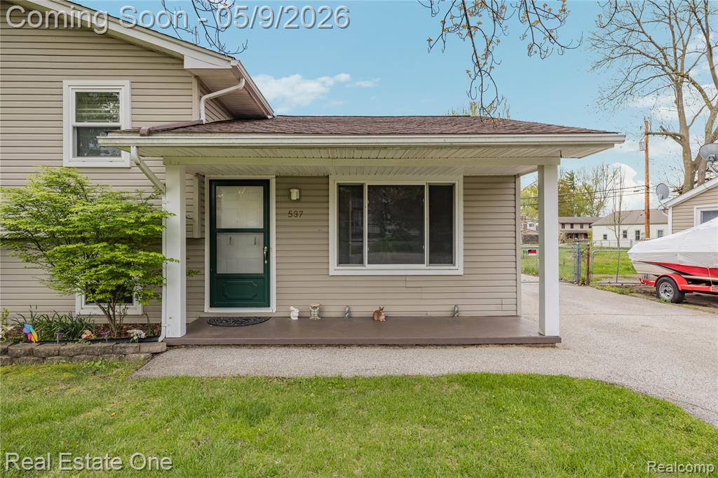 537 Woodbridge Circle, Waterford, MI 48327 — Photo 9