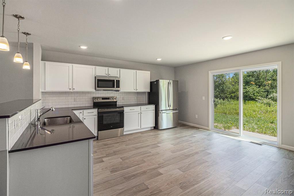 112 FOREST Way, Davisburg, MI 48350 — Photo 5