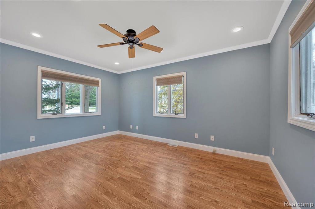 10352 HEGEL Road, Goodrich Vlg, MI — Photo 13