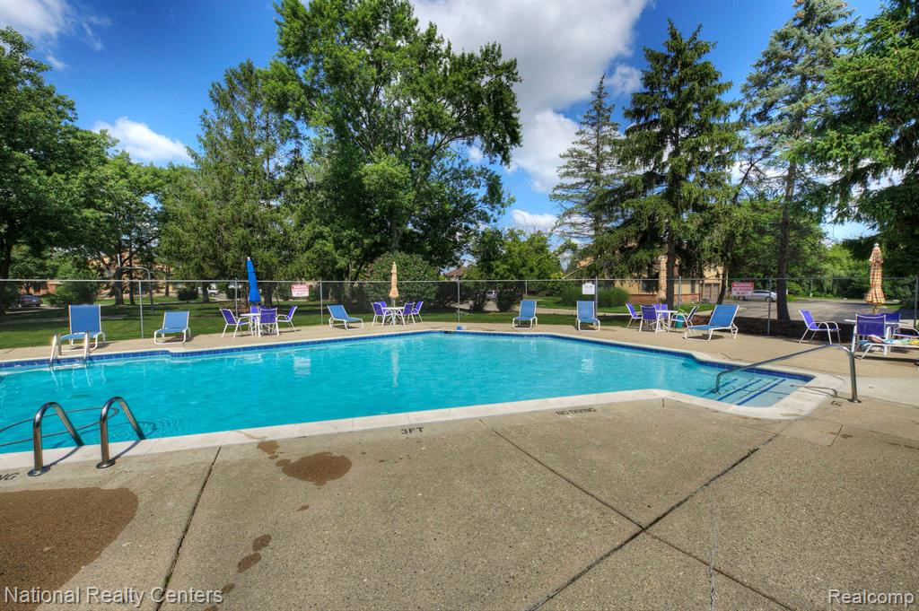 41702 BEDFORD Drive, Canton, MI 48187 — Photo 25
