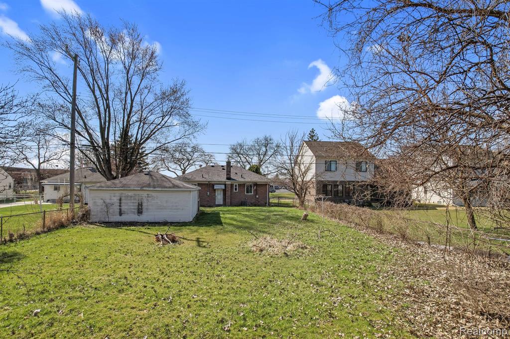 8155 VERMONT Avenue, Warren, MI 48093 — Photo 8