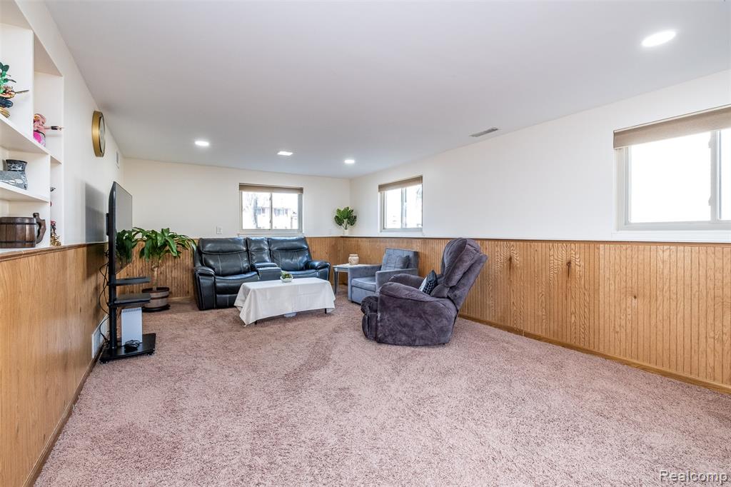 39856 Parklawn Drive, Sterling Heights, MI 48313 — Photo 25