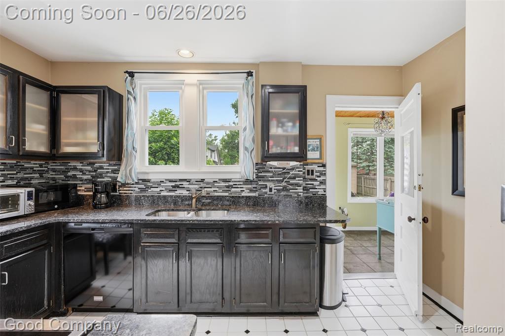 948 Cambridge Road, Berkley, MI 48072 — Photo 11